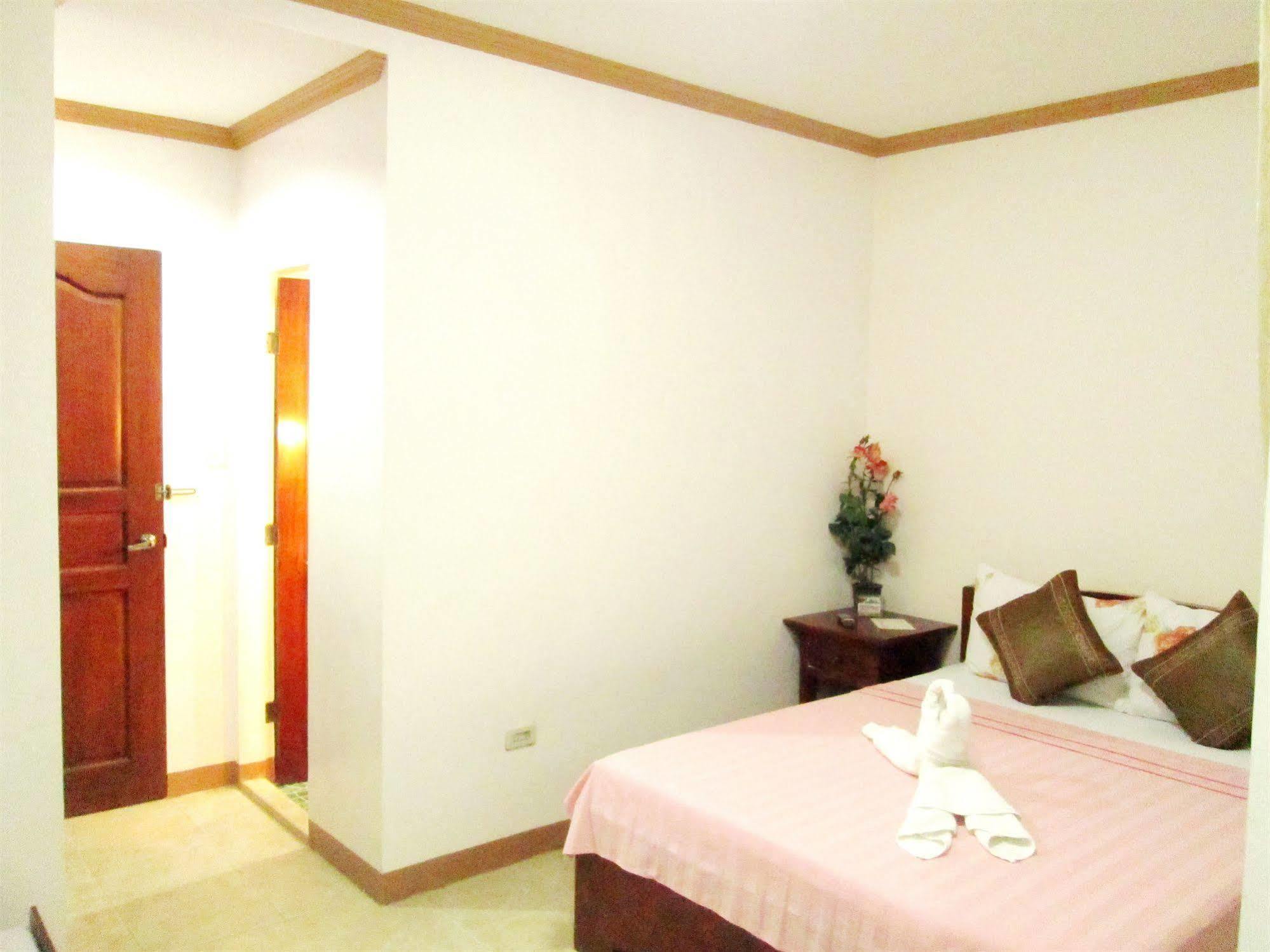 Casa D' Estrella Apartelle Balabag (Boracay)